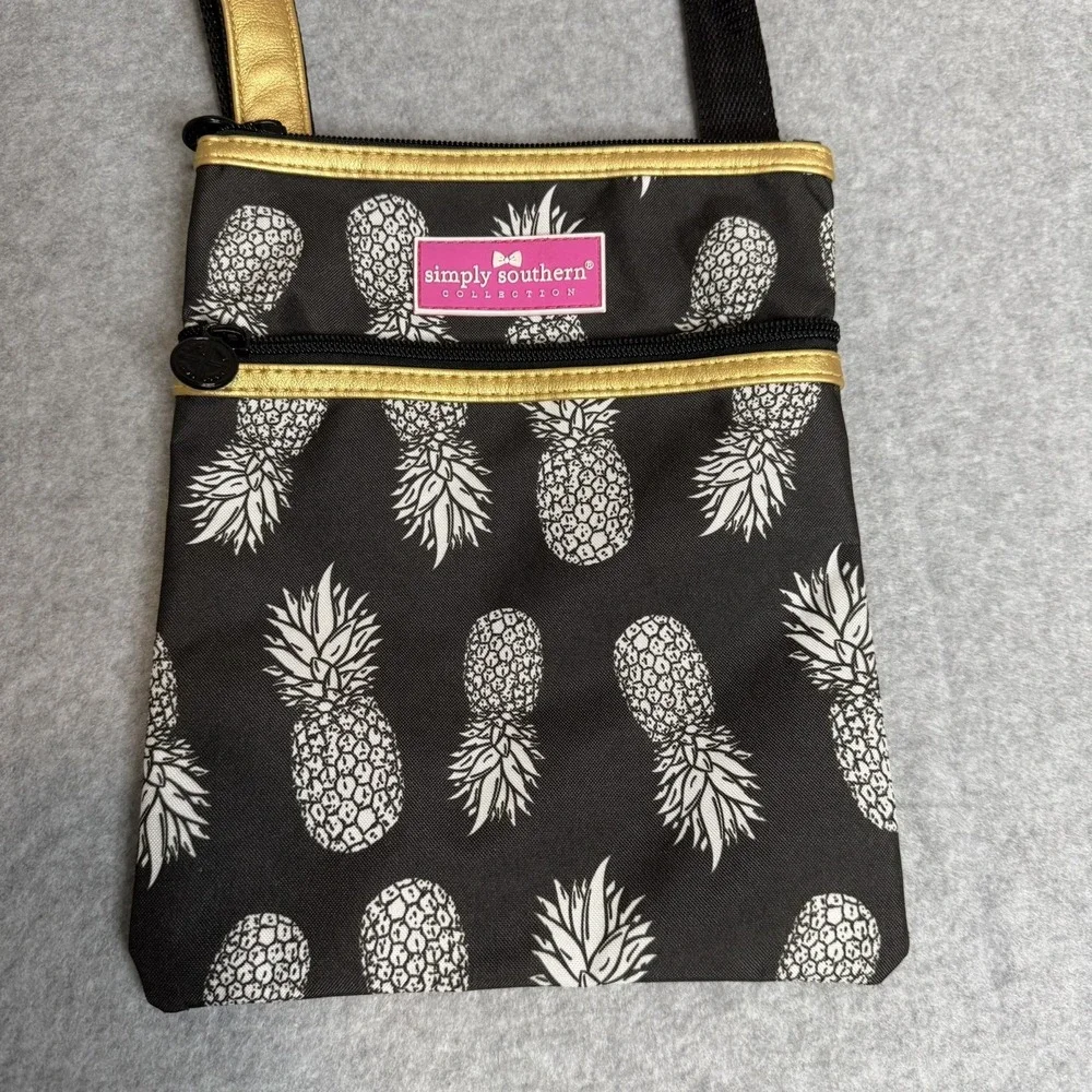 Simply Southern Crossbody Bag Purse Black & Gold Pineapples NWOT